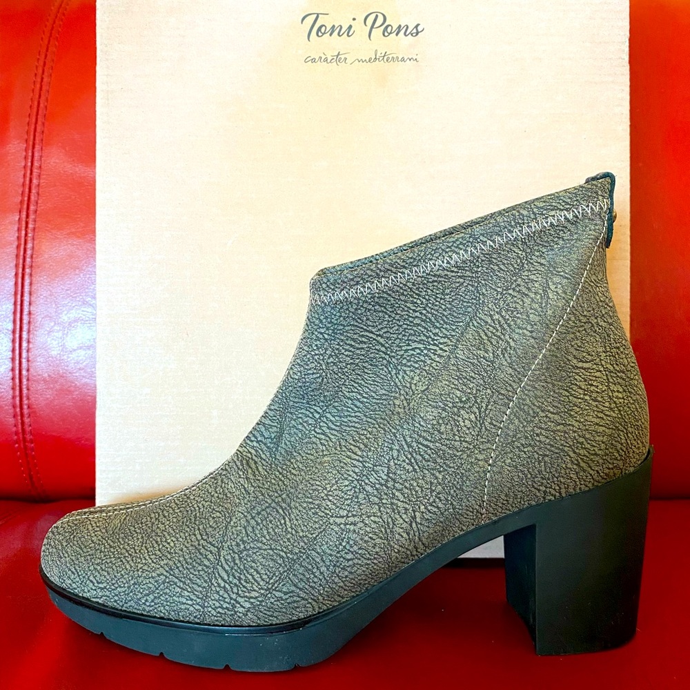 Toni Pons Finley Boots in taupe, size 37. Brand new.